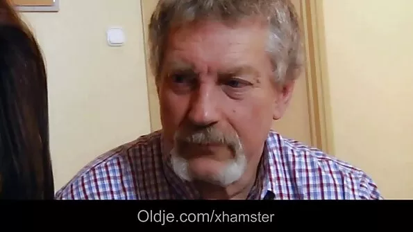 Uberis masturbeerimine võrgutab taksojuhi ja annab talle suhu.