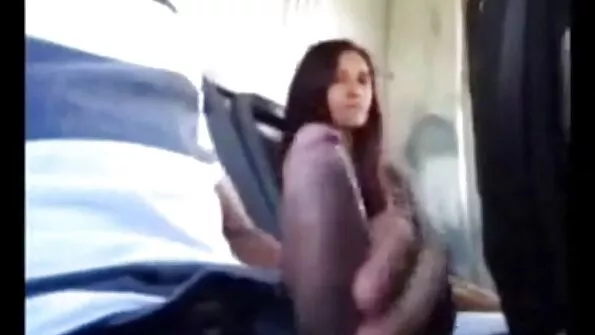 Samal ajal kui Anya magab, panin ta lemmikdildo talle kiisu sisse.