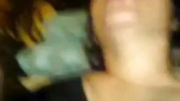 Emo blond ajab duši all alasti habet.