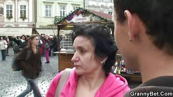Noor juhendaja perses lihav õpilane.
