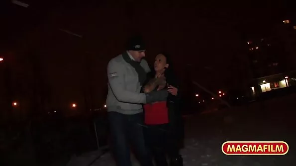 Kuum tibi seksikates sukkades naudib kirglikku seksi.