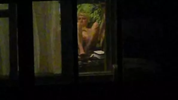 Kividega riistapuu Vene tüdruk eelistab imeda ainult purjus.