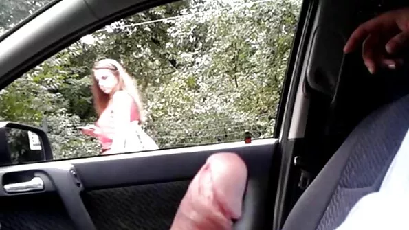 Katya ei viitsinud nalja pärast alasti autos istuda.
