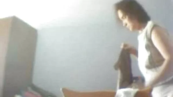 Omatehtud cumshot tema naise pingul tagumikul.