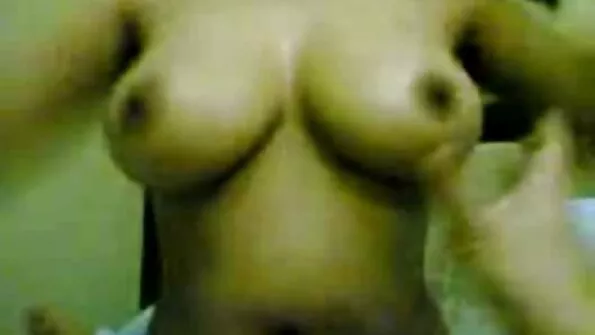 Blowjob autos oma poiss-sõbra sugulasi oodates.