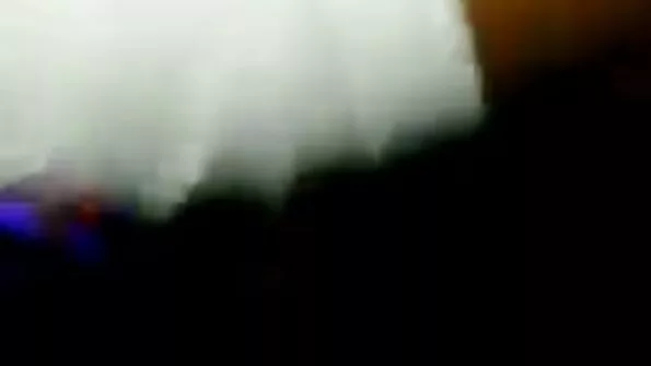 Vihane naine ei tea, et teda filmib varjatud kaamera.