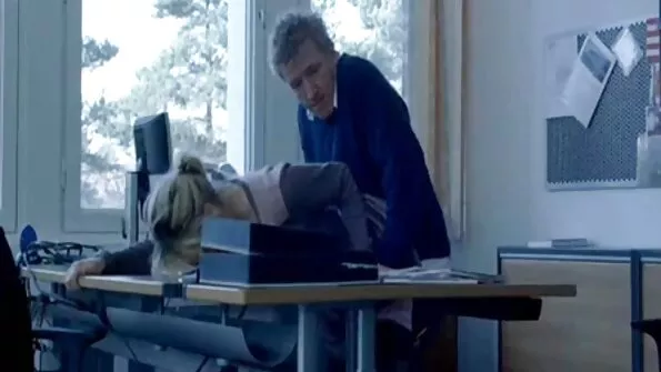 Hämmastava saagiga üliõpilane hüppab kukile ja lülitub KÕVA ANAL.